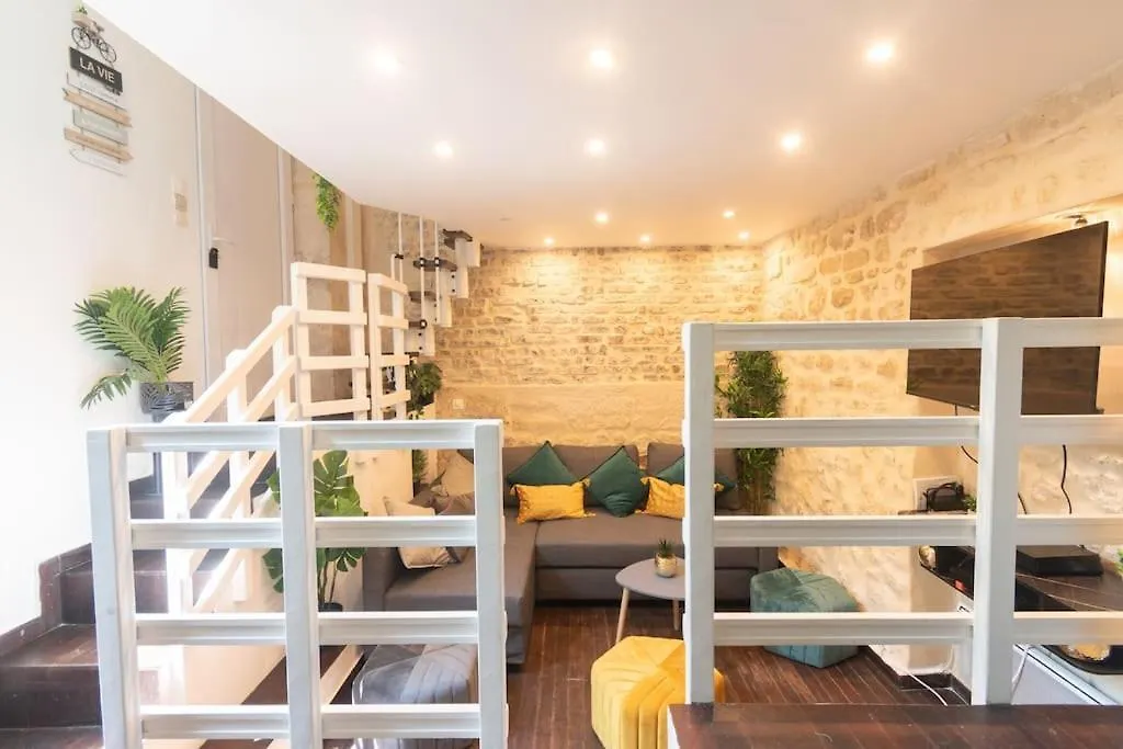 Duplex Parisien Charmant En Face Metro13 France